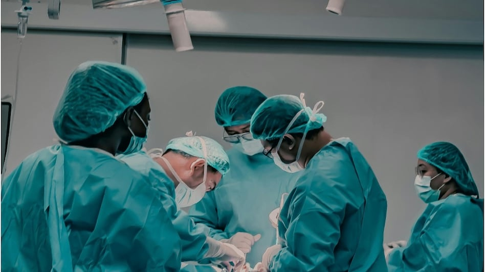 दाँतको उपचार गर्न गएका बिरामीको दुवै हातखुट्टा काट्नुपर्‍यो