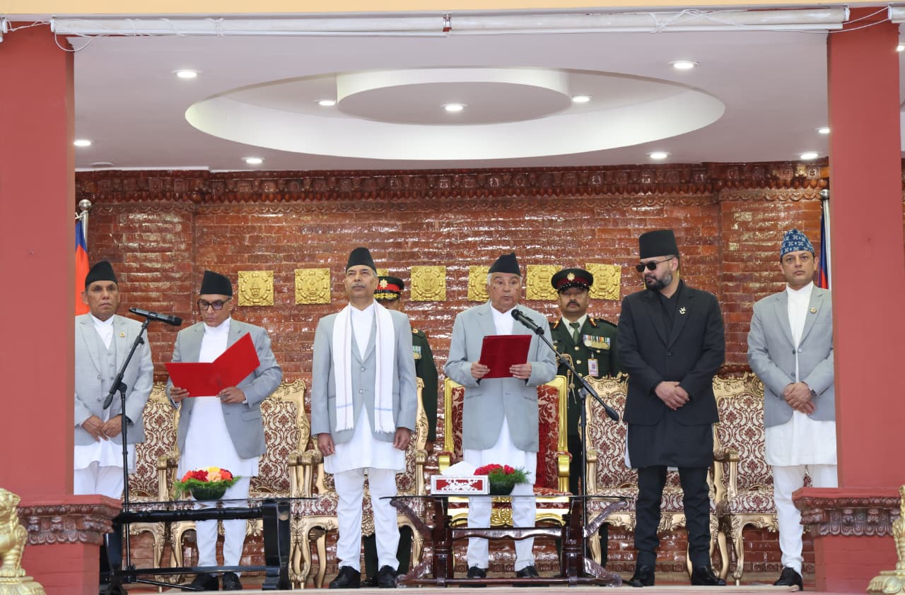 नवनियुक्त प्रधानन्यायाधीश शर्माले लिए राष्ट्रपतिबाट शपथ
