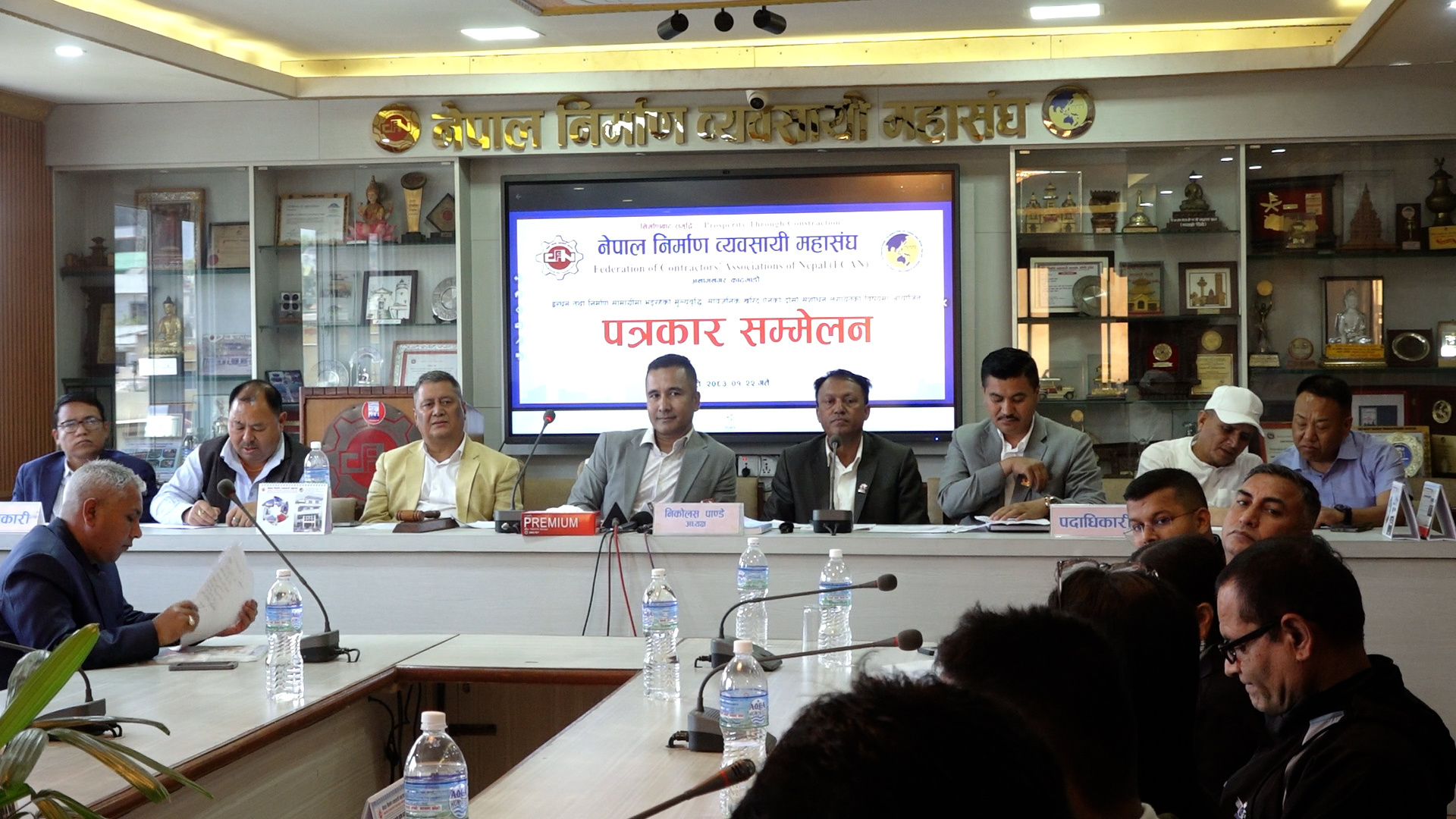 निर्माण व्यवसायीको अल्टिमेटम: माग पूरा नभए एक हप्तापछि देशभरका विकास आयोजना ठप्प हुने