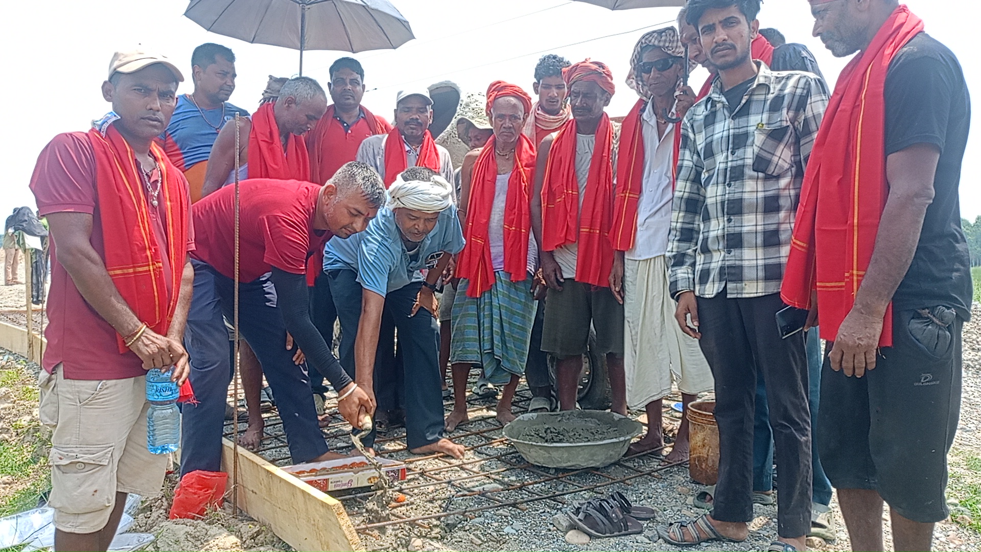 वडाध्यक्ष यादवद्वारा सडक ढलान कार्यको शिलान्यास