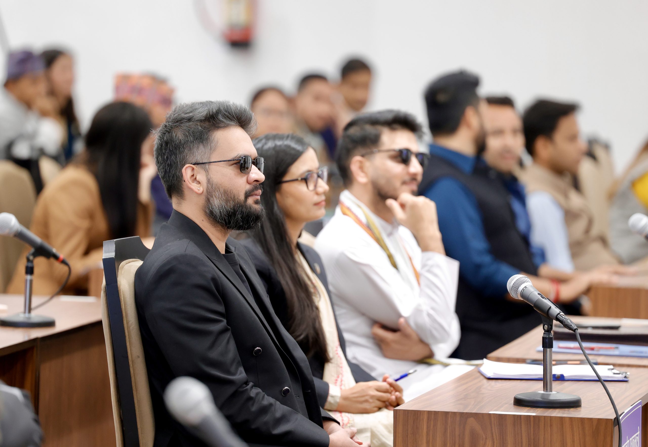 आशा र आशंकाको दोबाटोमा सरकार: आलोचनाको घेराबन्दी र सुशासनको हुटहुटी