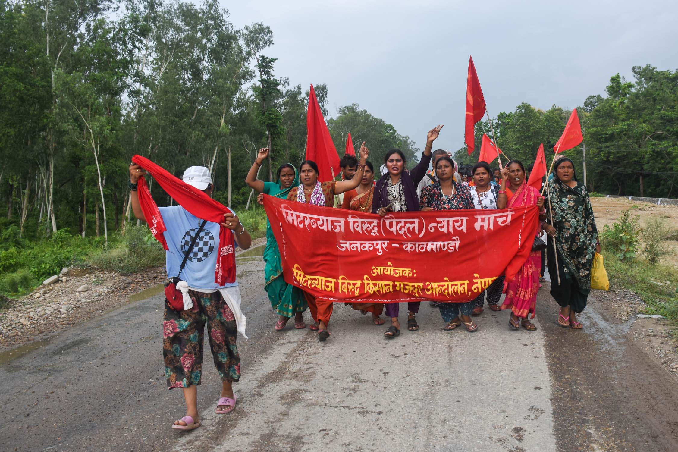 मिटरब्याज पीडितसँगको वार्ता : तीन आयोगको प्रतिवेदन सार्वजनिक गर्न गृहमन्त्रीको निर्देशन