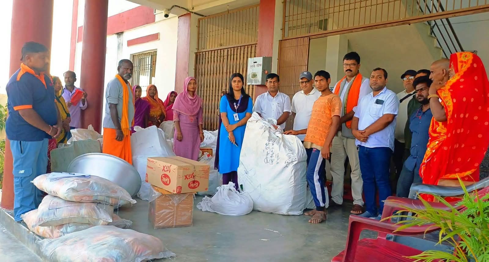 विपन्न र अपाङ्गता भएको ब्यक्तीलाई आत्मनिर्भर बनाउन रतौली युवा क्लब द्वारा व्यवसायिक सामाग्री सहयोग