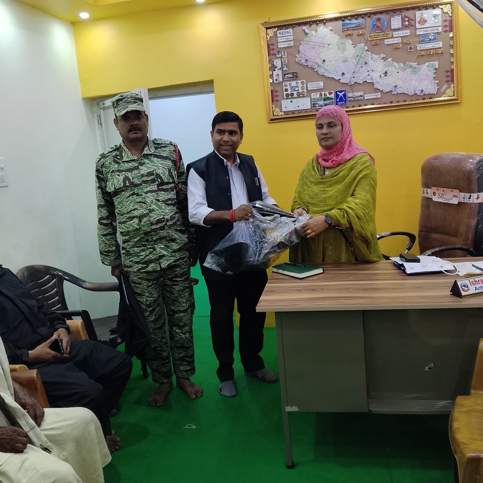 राजविराज नगरपालिकालाई सर्प उद्धार तथा व्यवस्थापन सामग्री हस्तान्तरण